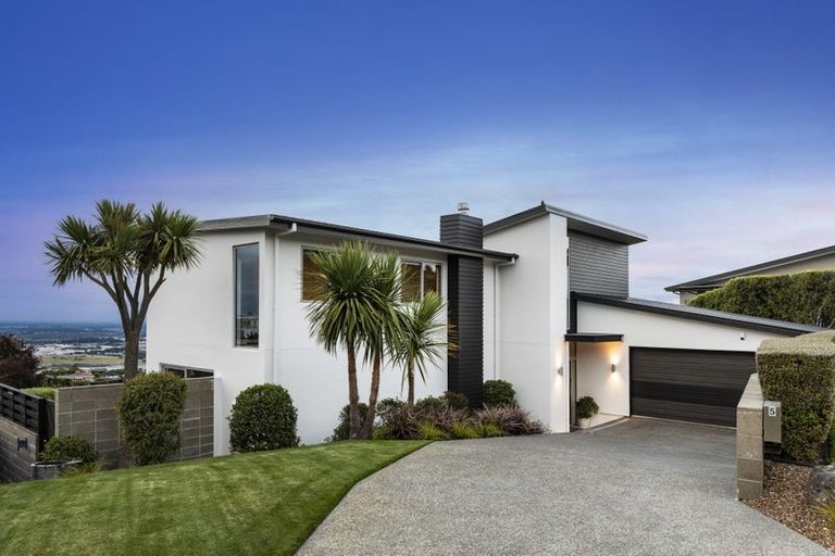 Photo of property in 5 Peregrine Close, Mount Pleasant, Christchurch, 8081