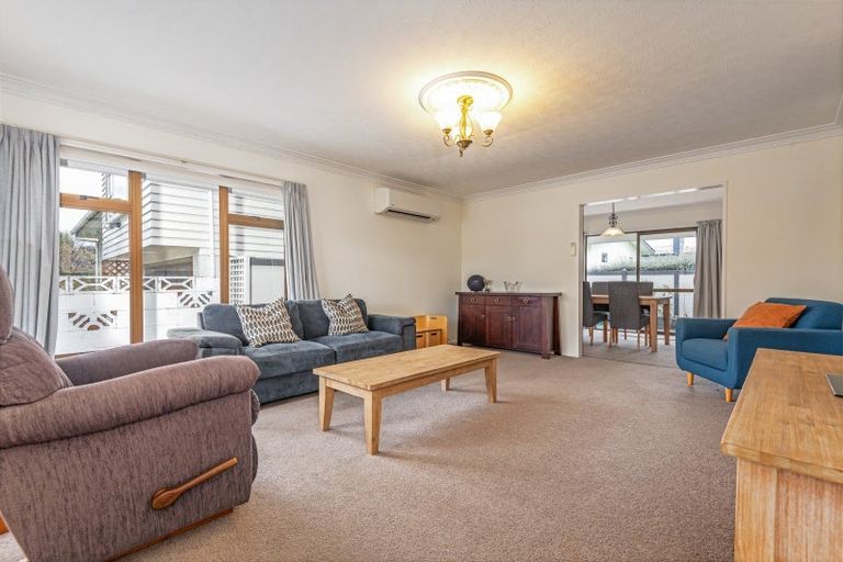 Photo of property in 1a Surrey Crescent, Hokowhitu, Palmerston North, 4410