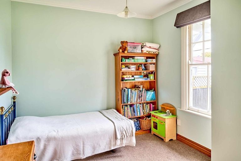 Photo of property in 70 Randwick Crescent, Moera, Lower Hutt, 5010