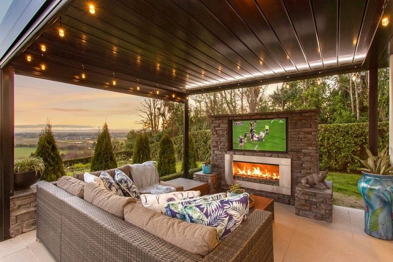 Photo of property in 28 Highcrest Heights, Westmorland, Christchurch, 8025