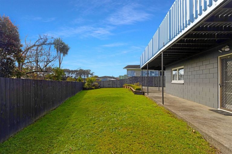Photo of property in 20 Tanoa Place, Glendene, Auckland, 0602