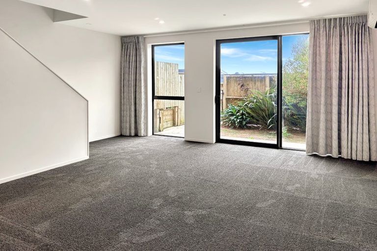 Photo of property in 62 Spenmoor Street, Newlands, Wellington, 6037