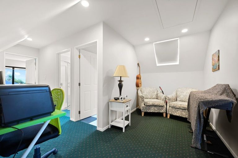 Photo of property in 6 Fencourt Place, Rototuna North, Hamilton, 3210