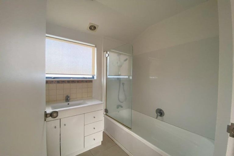 Photo of property in 2/90 Nile Road, Milford, Auckland, 0620