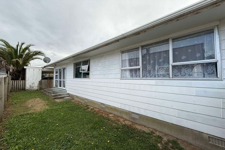 Photo of property in 2/8 Wilford Street, Wallaceville, Upper Hutt, 5018