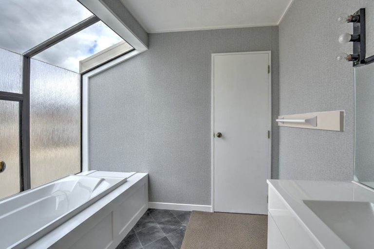 Photo of property in 70 Hunter Street, Edendale, 9825