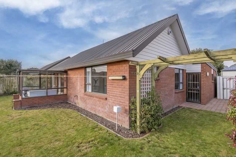 Photo of property in 11 Farm Lane, Parklands, Christchurch, 8083