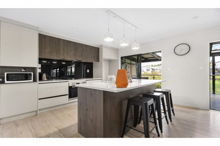 Photo of property in 22a Sabulite Road, Kelston, Auckland, 0602