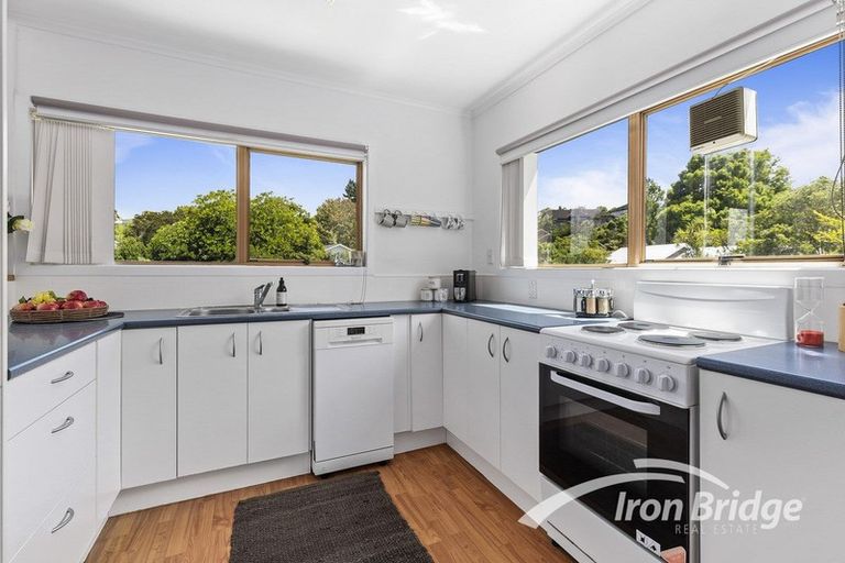 Photo of property in 1/34 Heathcote Road, Castor Bay, Auckland, 0620