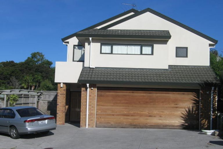 Photo of property in 2/14 Greenridge Court, Glenfield, Auckland, 0629