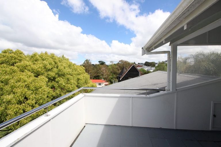 Photo of property in 25a Belle Vue Avenue, Northcote Point, Auckland, 0627