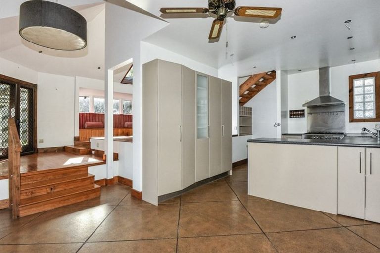 Photo of property in 43 Woodglen Road, Glen Eden, Auckland, 0602