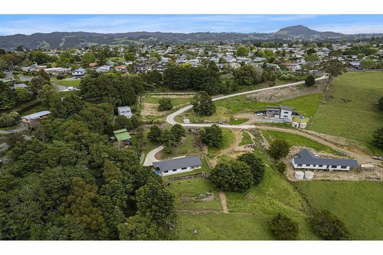 Photo of property in 4 Watercourse Way, Tikipunga, Whangarei, 0112