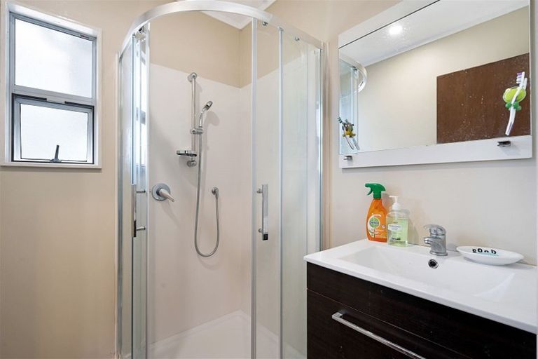 Photo of property in 12 Talavera Place, Te Atatu South, Auckland, 0602