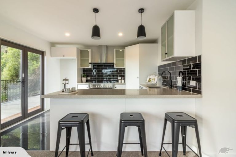 Photo of property in 122 Mccormacks Bay Road, Redcliffs, Christchurch, 8081