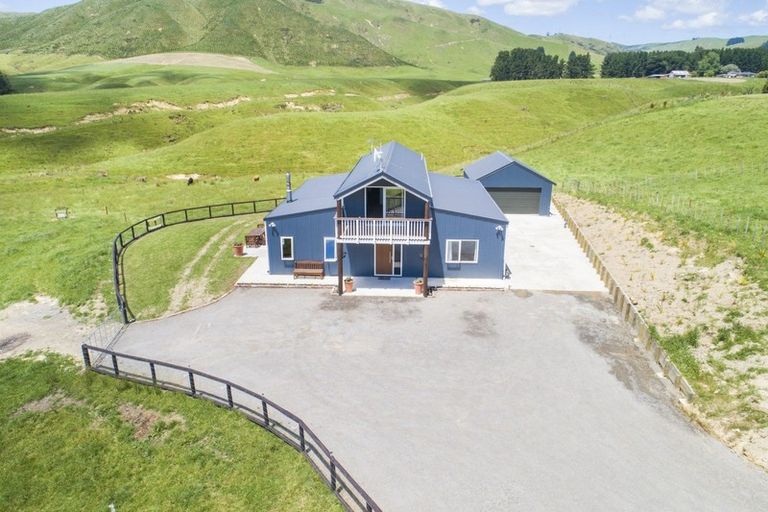 Photo of property in 34 Highland View Drive, Tokomaru, Palmerston North, 4474