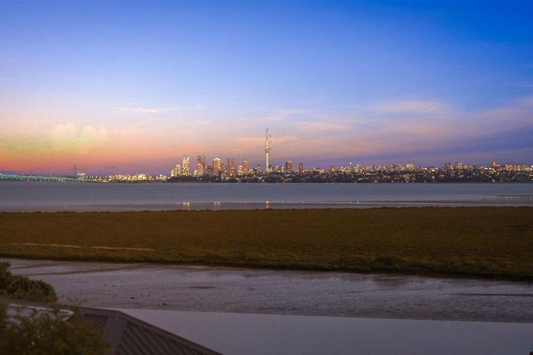 Photo of property in 17a Constable Lane, West Harbour, Auckland, 0618