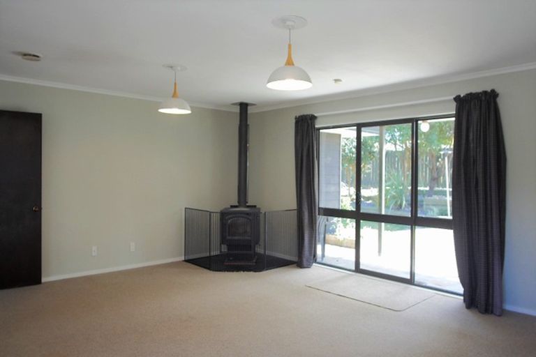 Photo of property in 100 John F Kennedy Drive, Milson, Palmerston North, 4414