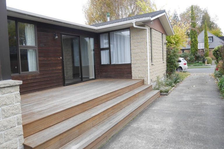 Photo of property in 32 Glenharrow Avenue, Avonhead, Christchurch, 8042