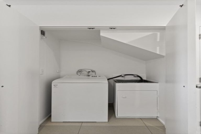 Photo of property in 2/6 John Jennings Drive, Oteha, Auckland, 0632