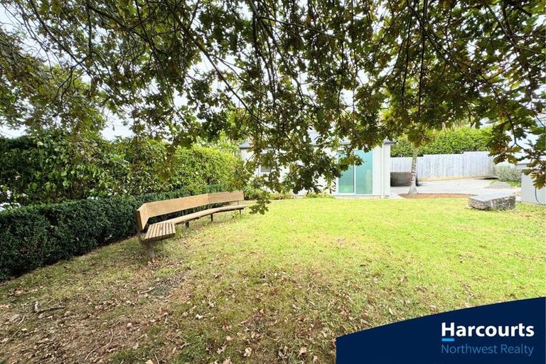 Photo of property in 86 Wiseley Road, West Harbour, Auckland, 0618