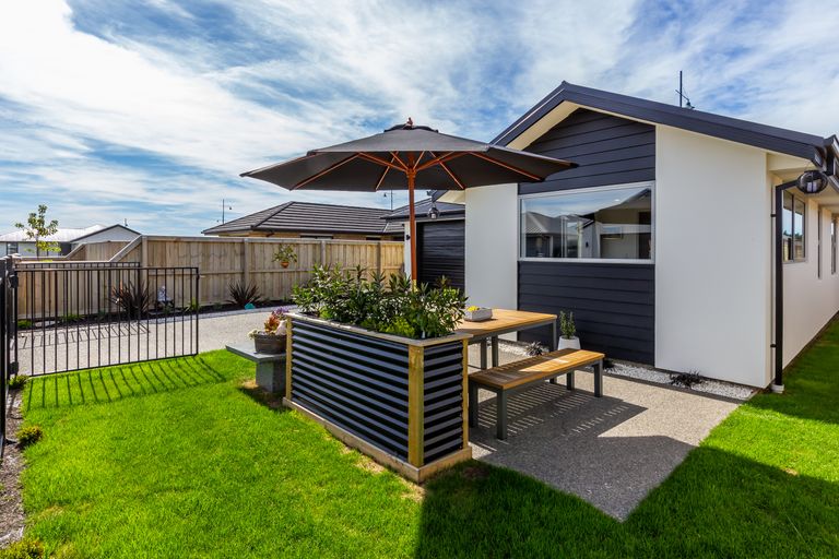 Photo of property in 56 Gillman Place, Pegasus, 7612