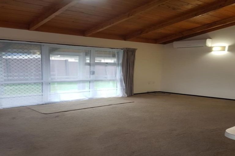 Photo of property in 2/2 Tiverton Crescent, Whalers Gate, New Plymouth, 4310