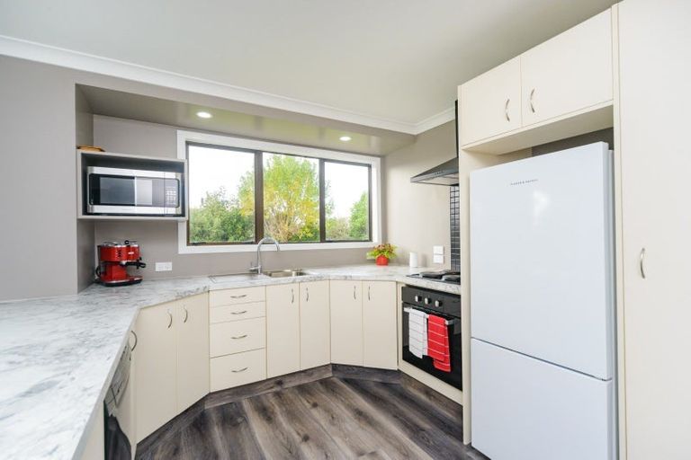 Photo of property in 8 Adams Place, Kelvin Grove, Palmerston North, 4414
