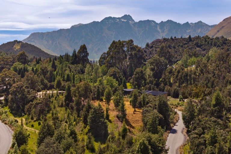 Photo of property in 19 Haast Eagle Road, Mount Creighton, 9371