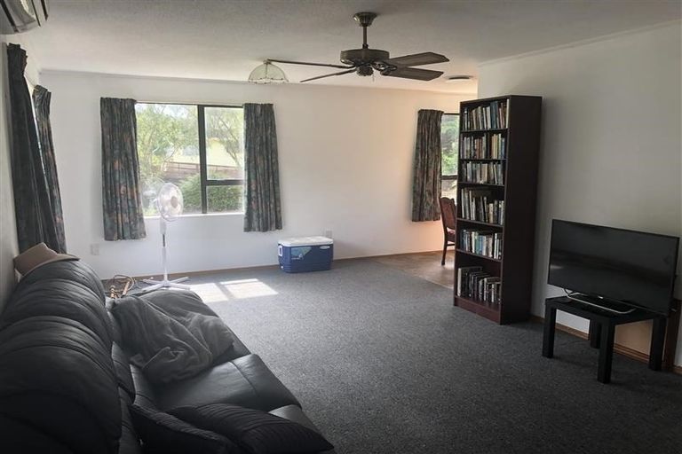 Photo of property in 2 Bogle Grove, Stokes Valley, Lower Hutt, 5019