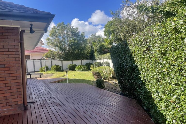 Photo of property in 23 Gillard Place, Eastern Beach, Auckland, 2012