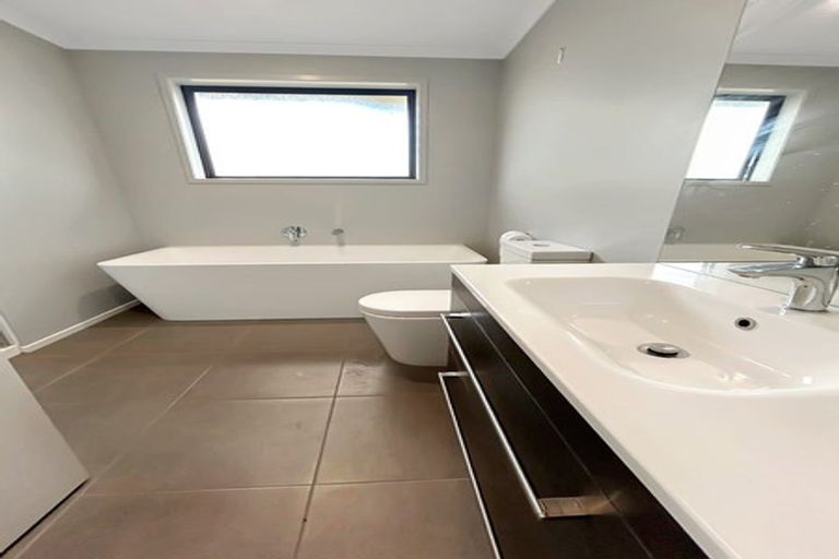 Photo of property in 19 Oldfield Lane, Marton, 4710