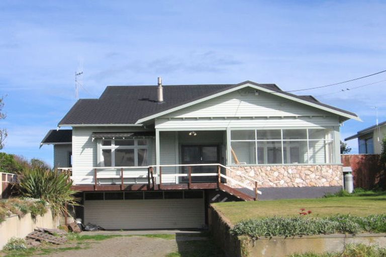 Photo of property in 34 Marine Parade South, Foxton Beach, Foxton, 4815