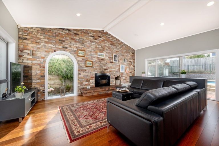 Photo of property in 120 Prince Regent Drive, Half Moon Bay, Auckland, 2012