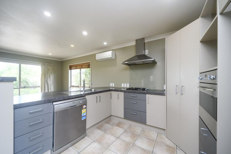 Photo of property in 21 Johnstone Drive, Fitzherbert, Palmerston North, 4410