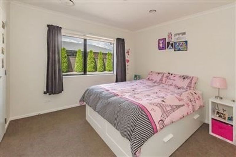 Photo of property in 8 Gandalf Crescent, Paraparaumu, 5032