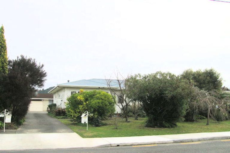 Photo of property in 11a Cambridge Terrace, Taradale, Napier, 4112