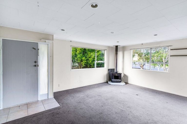 Photo of property in 23 Hobsonville Road, West Harbour, Auckland, 0618