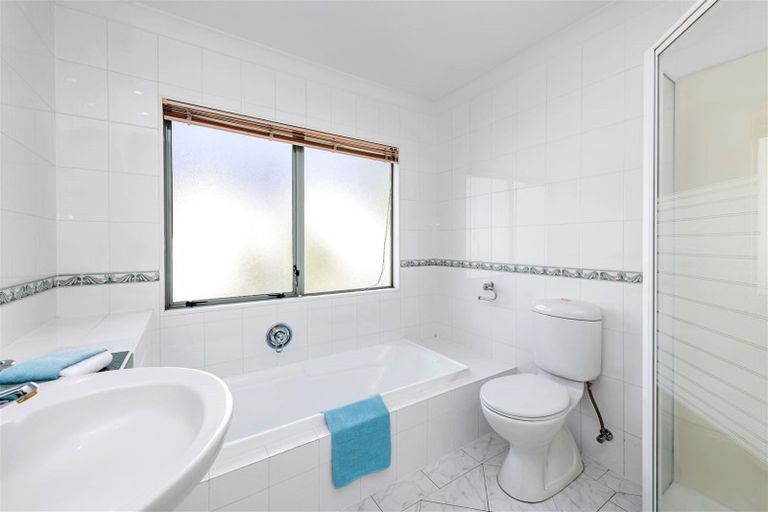 Photo of property in 23 Grammar School Road, Pakuranga, Auckland, 2010