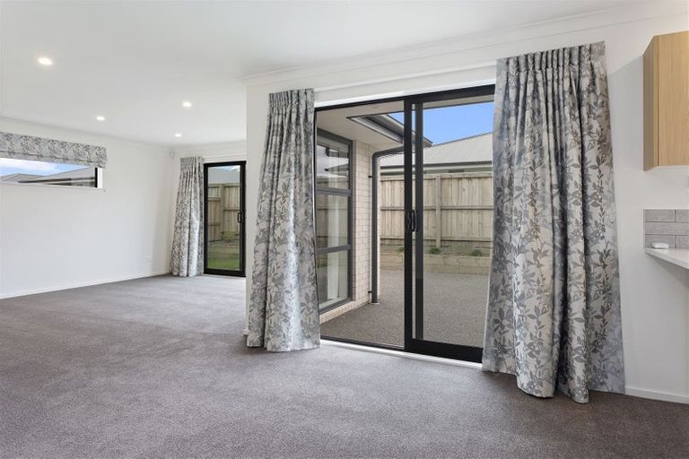 Photo of property in 17 Tutton (pvt) Mews, Rangiora, 7400