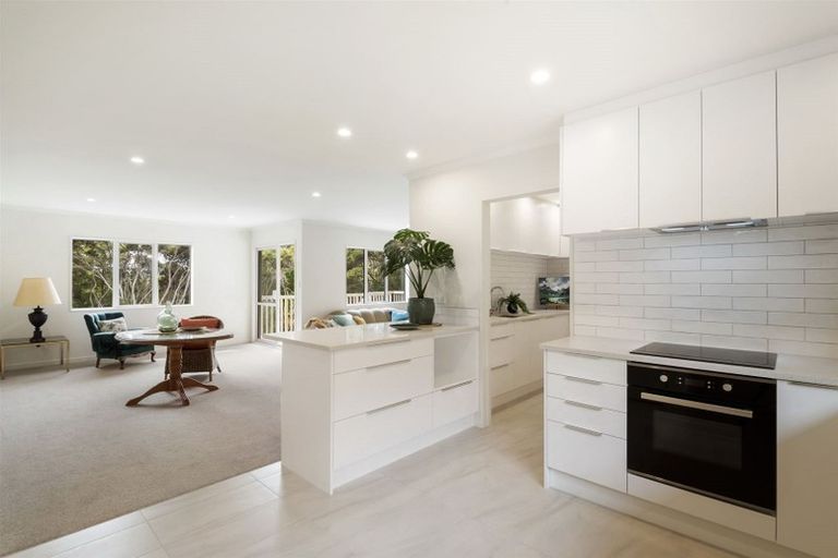 Photo of property in 11a Viridian Lane, Greenhithe, Auckland, 0632