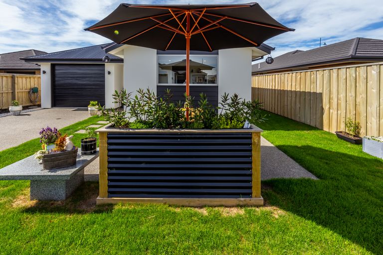 Photo of property in 56 Gillman Place, Pegasus, 7612