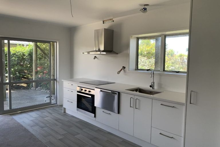 Photo of property in 28 John Dee Crescent, Red Beach, 0932