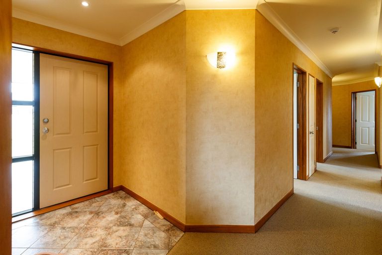 Photo of property in 2 Fernlea Avenue, Kelvin Grove, Palmerston North, 4414