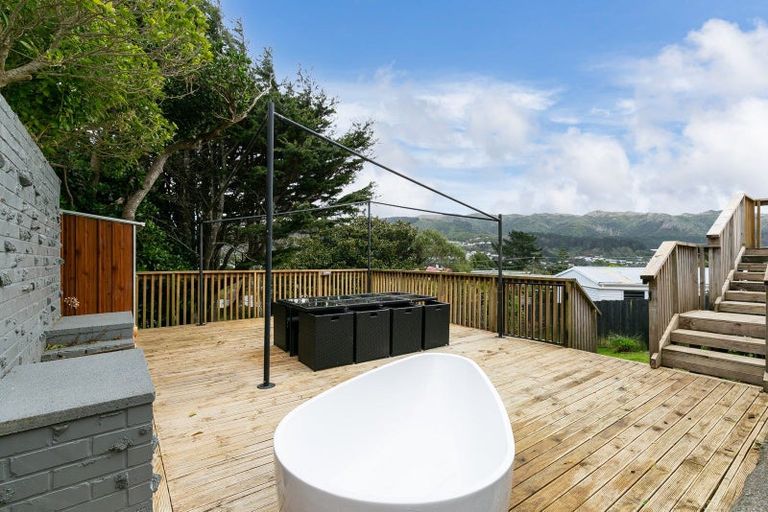 Photo of property in 28 Raroa Terrace, Tawa, Wellington, 5028