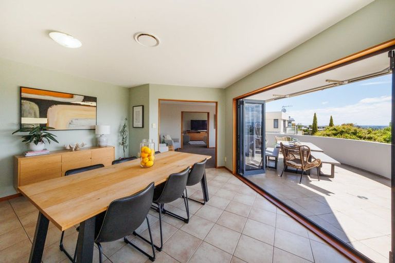 Photo of property in 33 Ruapehu Drive, Fitzherbert, Palmerston North, 4410