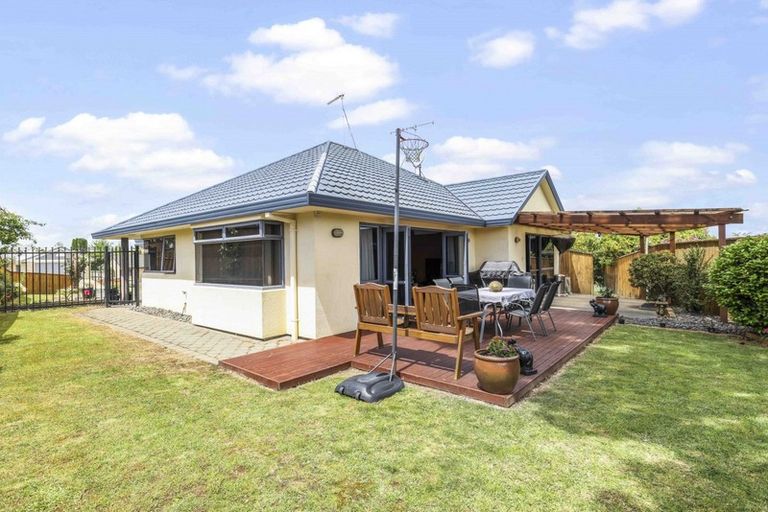 Photo of property in 15 Hollinger Place, Nawton, Hamilton, 3200