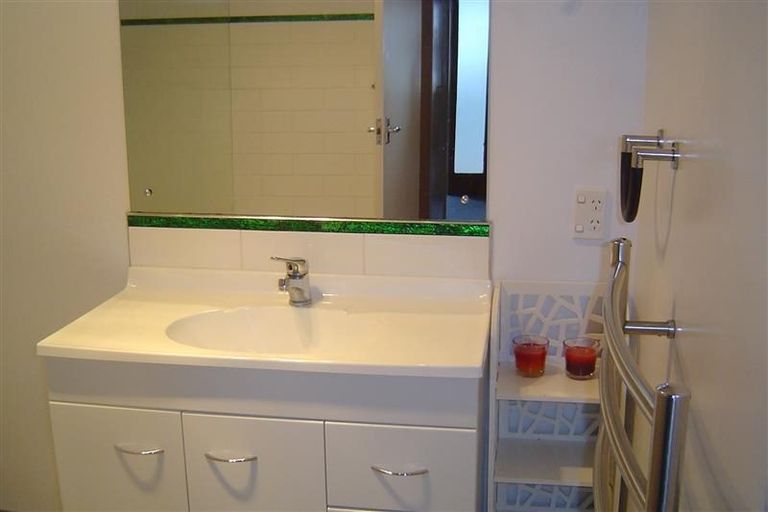 Photo of property in 20 Speedy Crescent, Hillcrest, Auckland, 0627