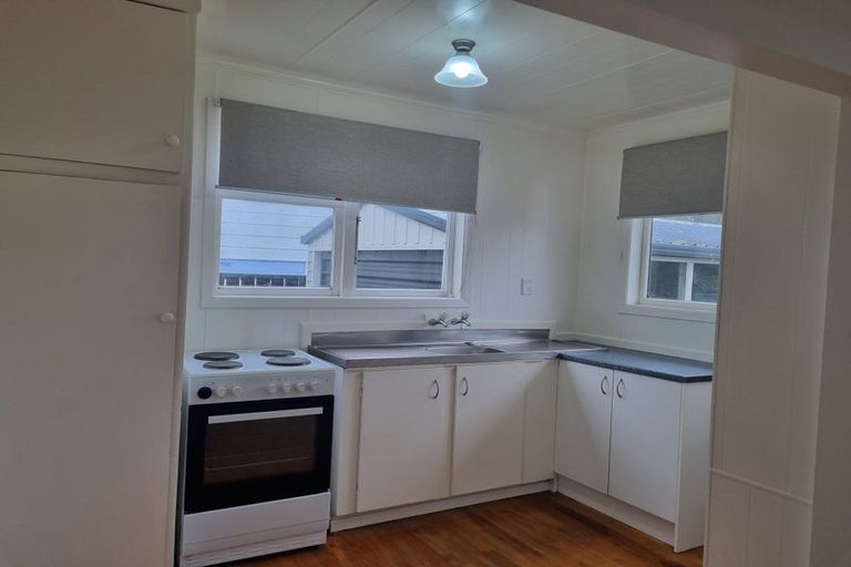 Photo of property in 1 Takapuwahia Drive, Takapuwahia, Porirua, 5022