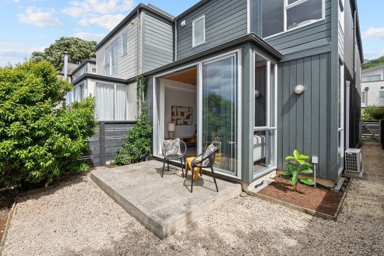 Photo of property in 12/3 Severn Street, Island Bay, Wellington, 6023